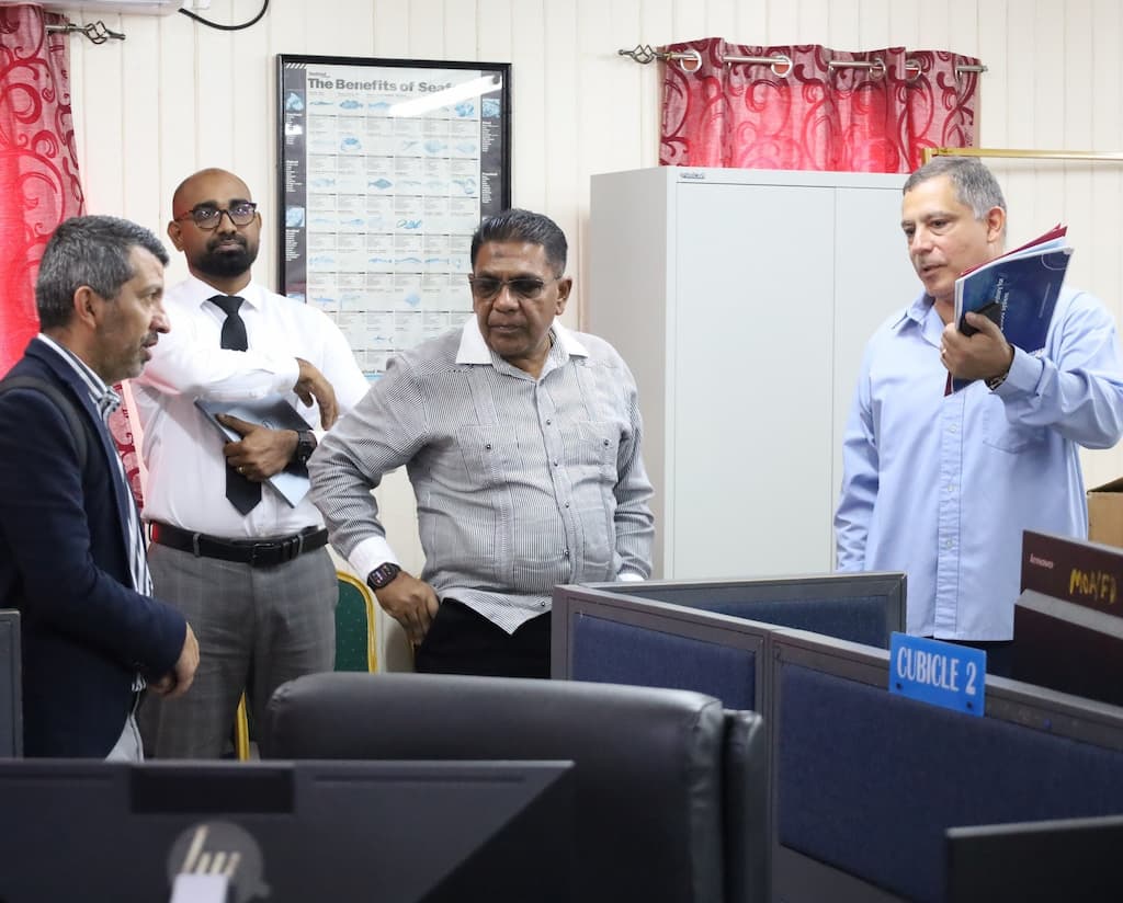 Guyana’s Minister of Agriculture, Zulfikar Mustapha (center), along with technical officials from the ministry and the inter-American agency, carried out an on-site inspection to assess the progress of the project.