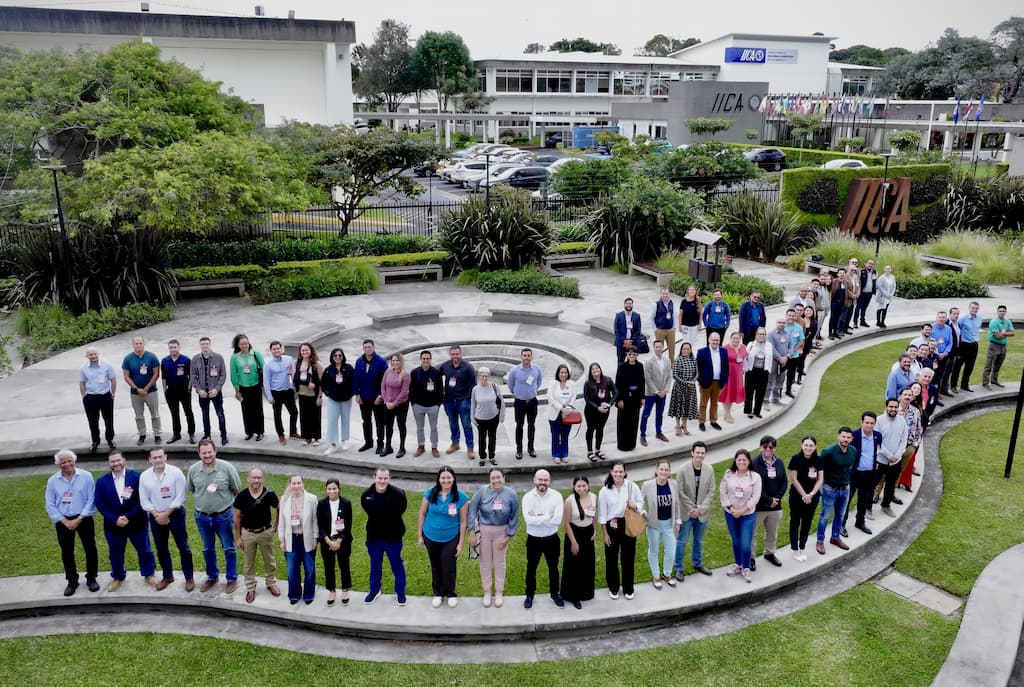 The event brought together more than 100 participants and featured presentations by 10 startups.